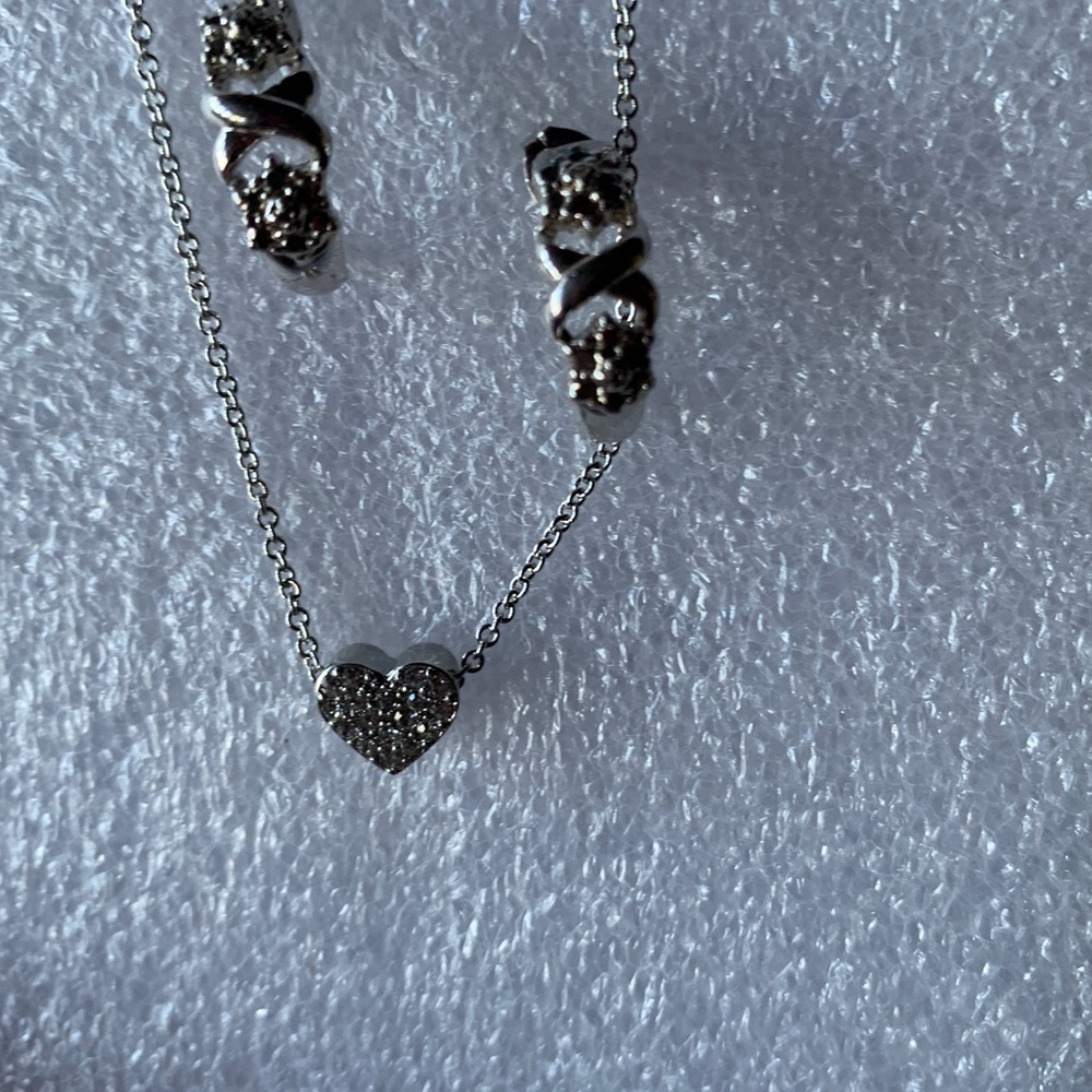 FLOATING HEART adjust chain XO earring j hoop set.